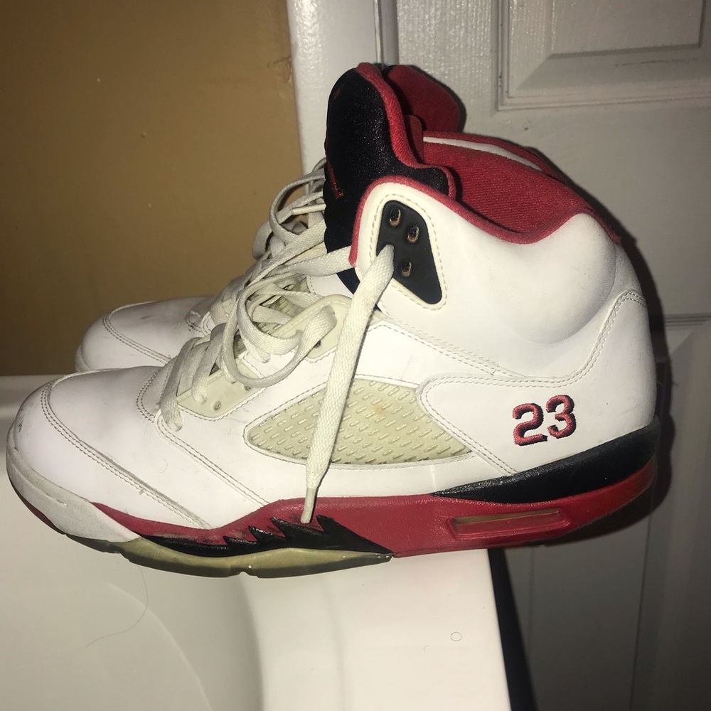 Air Jordan “🔥” Red Retro V (5)